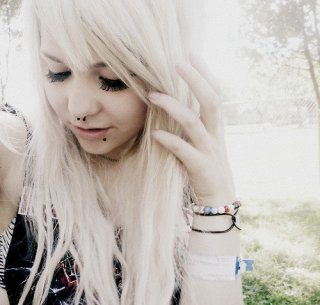 M  i  j  a  .  *