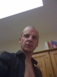 kur  jius  mergytes  uogites????