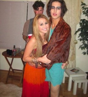 Miley  Cyrus  Fans  :)