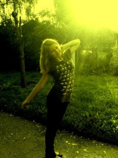 Nesti))))